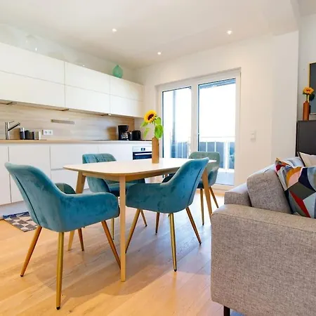 80 Sqm Flat With Terrace And 15min To Fair And 5min To Old Town アパート デュッセルドルフ