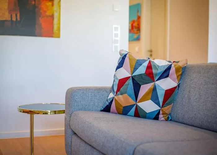 80 Sqm Flat With Terrace And 15min To Fair And 5min To Old Town アパート デュッセルドルフ