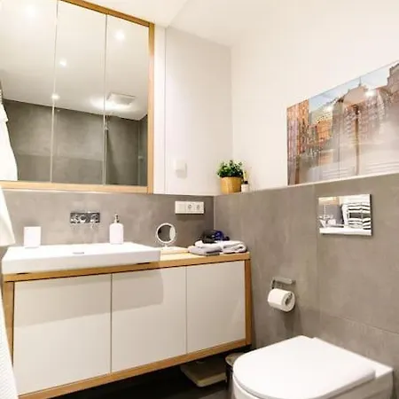 80 Sqm Flat With Terrace And 15min To Fair And 5min To Old Town Апартаменты Дюссельдорф