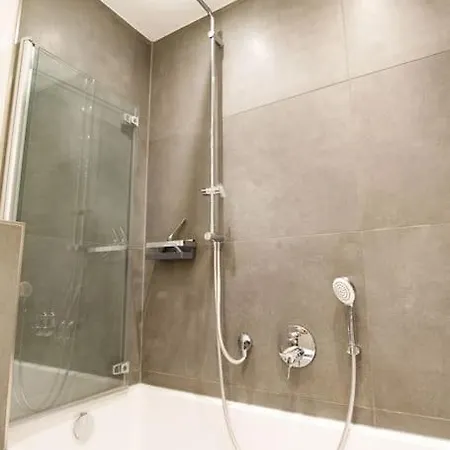 80 Sqm Flat With Terrace And 15min To Fair And 5min To Old Town Апартаменты Дюссельдорф