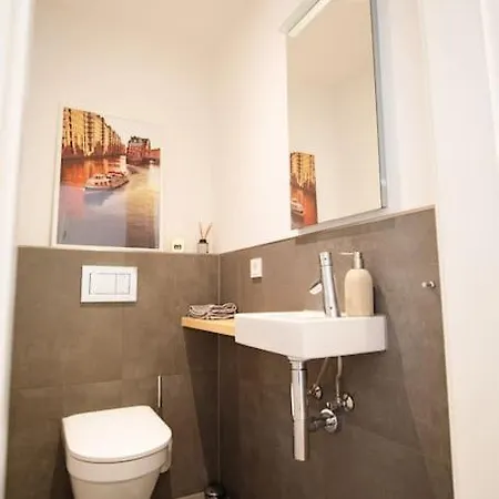 80 Sqm Flat With Terrace And 15min To Fair And 5min To Old Town Апартаменты