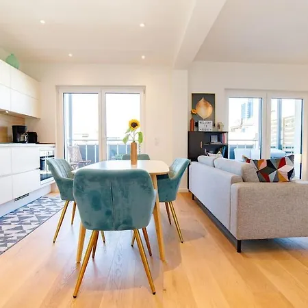 80 Sqm Flat With Terrace And 15min To Fair And 5min To Old Town דירה