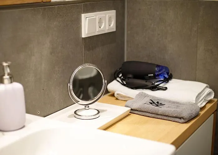 80 Sqm Flat With Terrace And 15min To Fair And 5min To Old Town Apartmán